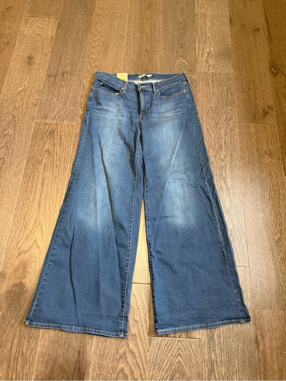 Levi's Wide-Leg Shaping Jean - Medium Blue NWT Size 32